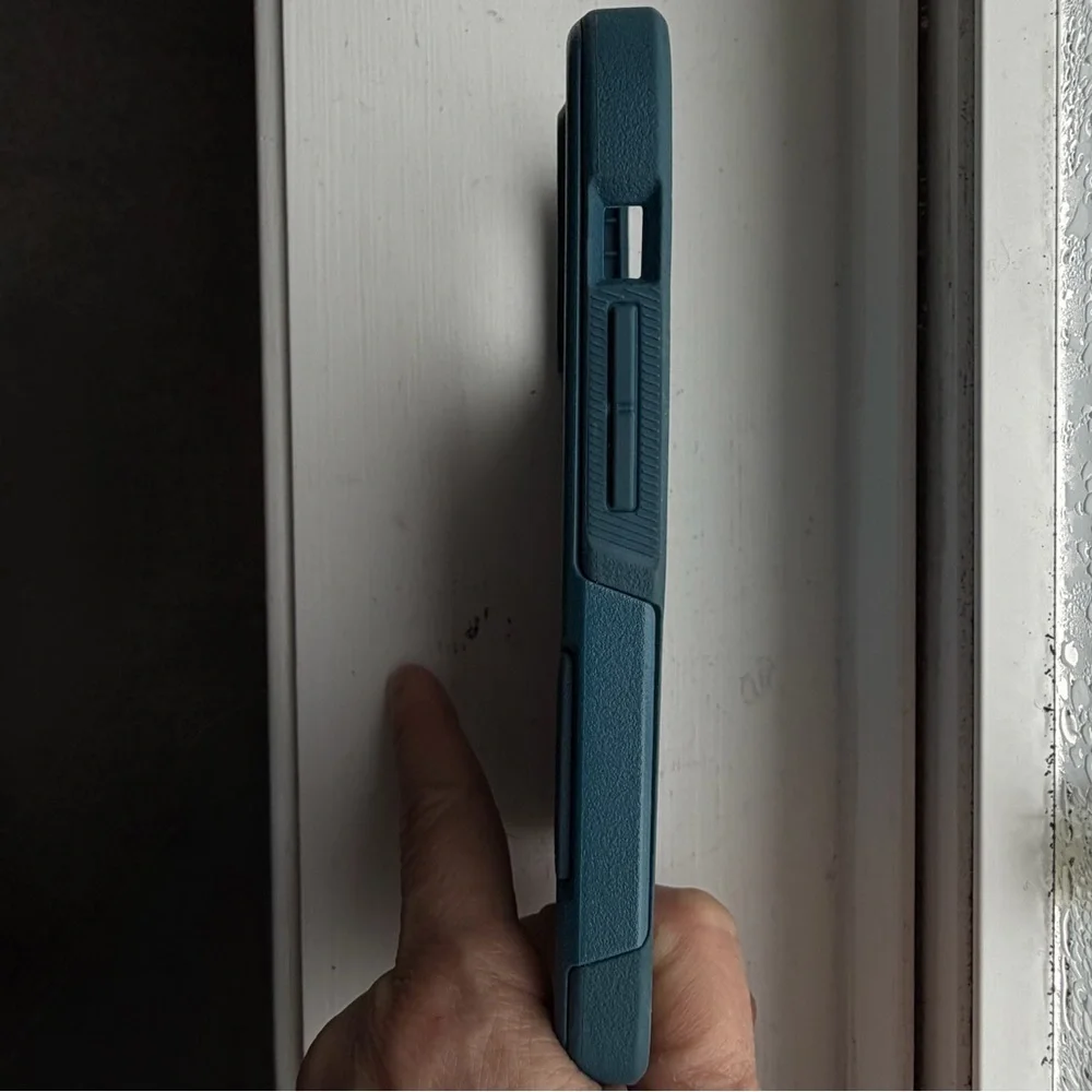 OtterBox 14 Pro Commuter Series IPhone Case
